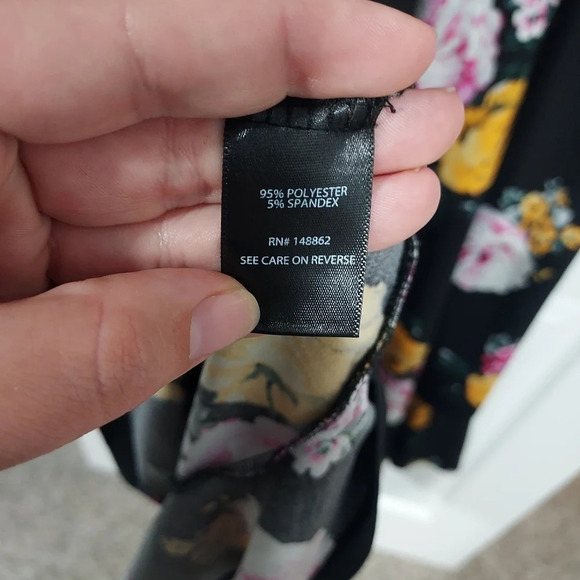 Torrid Black Fancy Flow Floral Mini Stretch Crepe Wrap Dress in Size 2 - Picture 11 of 12